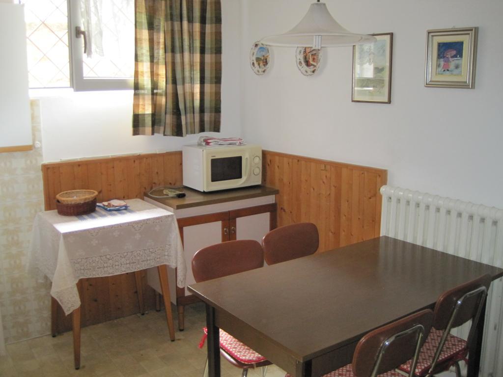 La Virgola Apartments برنزوني سول جاردا الغرفة الصورة